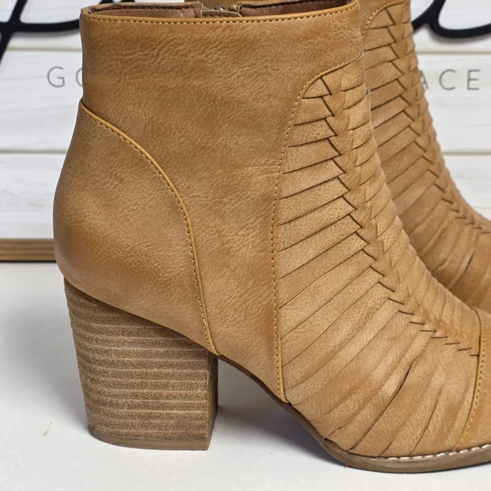 Beast Fashion Buckle McKenna Western Ankle Boots 7.5 Women's Camel Tan Block
